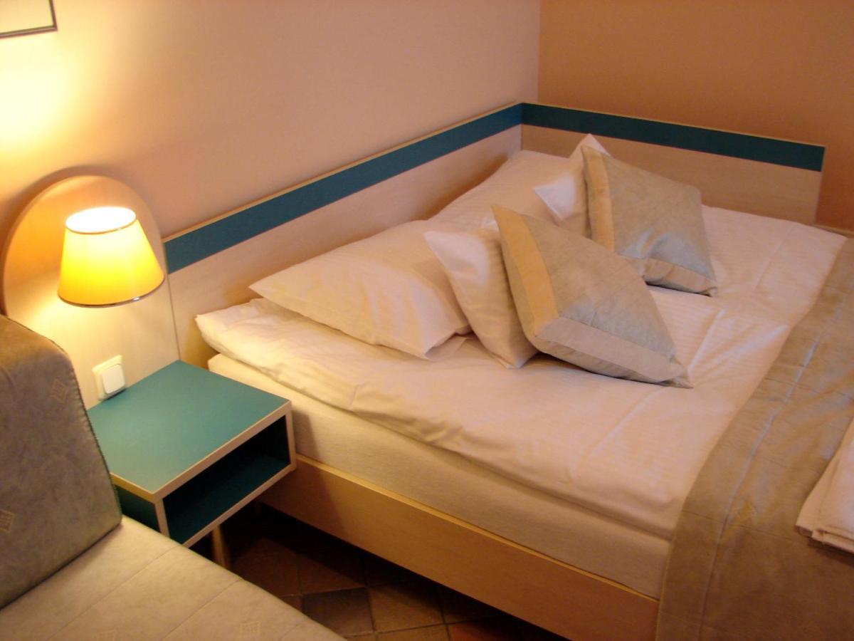 Hostel-Art Келце Екстериор снимка